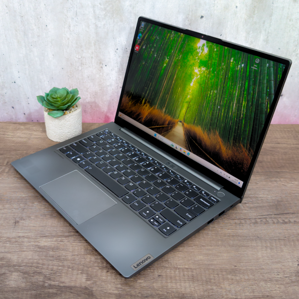 Notebook LENOVO Ryzen 5 4th 4600u | 8GB | AMD | USADO - Imagen 3