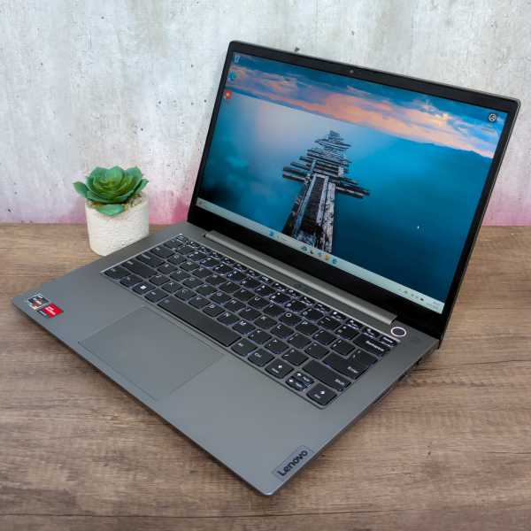 Notebook LENOVO Ryzen 5 5th 5500u | 16GB | VEGA 7 | USADO - Imagen 3