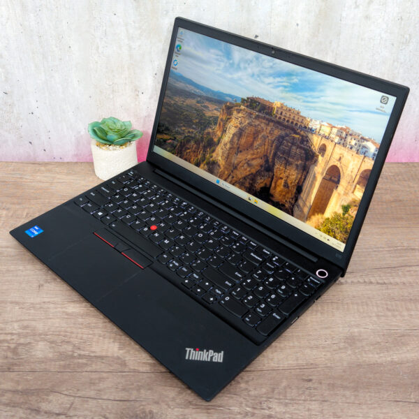 Notebook LENOVO Core i7 11th 1165G7 | 16GB | TOUCH | USADO - Imagen 2