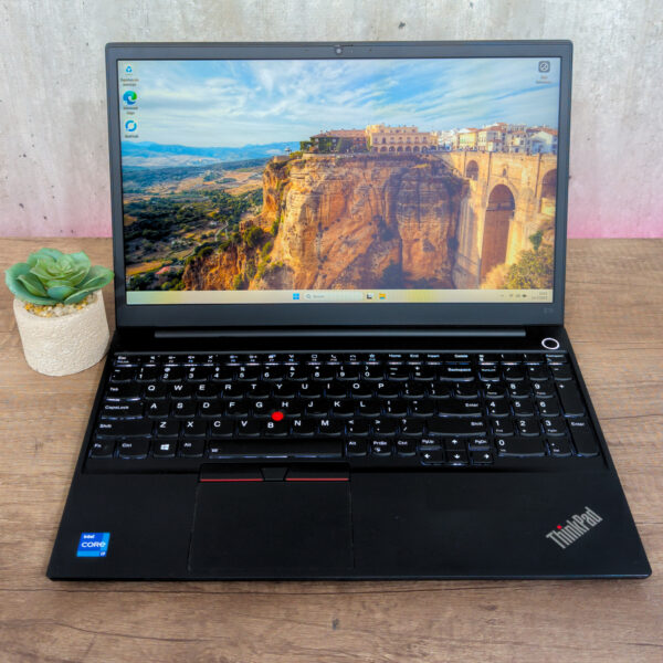 Notebook LENOVO Core i7 11th 1165G7 | 16GB | TOUCH | USADO - Imagen 3